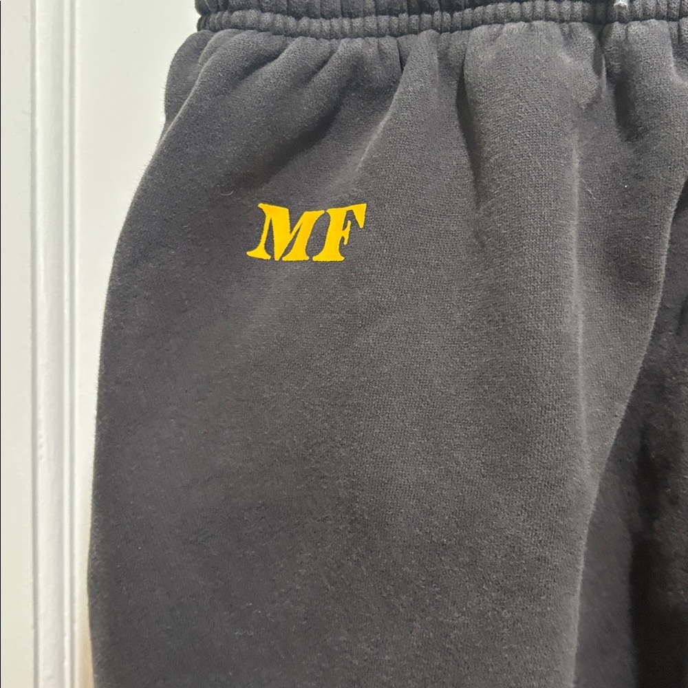 Mayfair Group Made You Smile Sweatpants - Picture 4 of 10